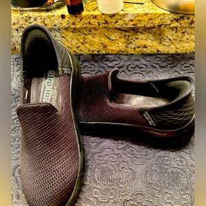 Skechers Ladies Black Slip-On Shoes, Hands Free worn once.  Size 8.5 Medium.